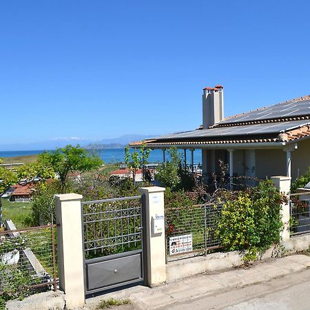 Corinthian Sun - Vacation Home Esterno foto