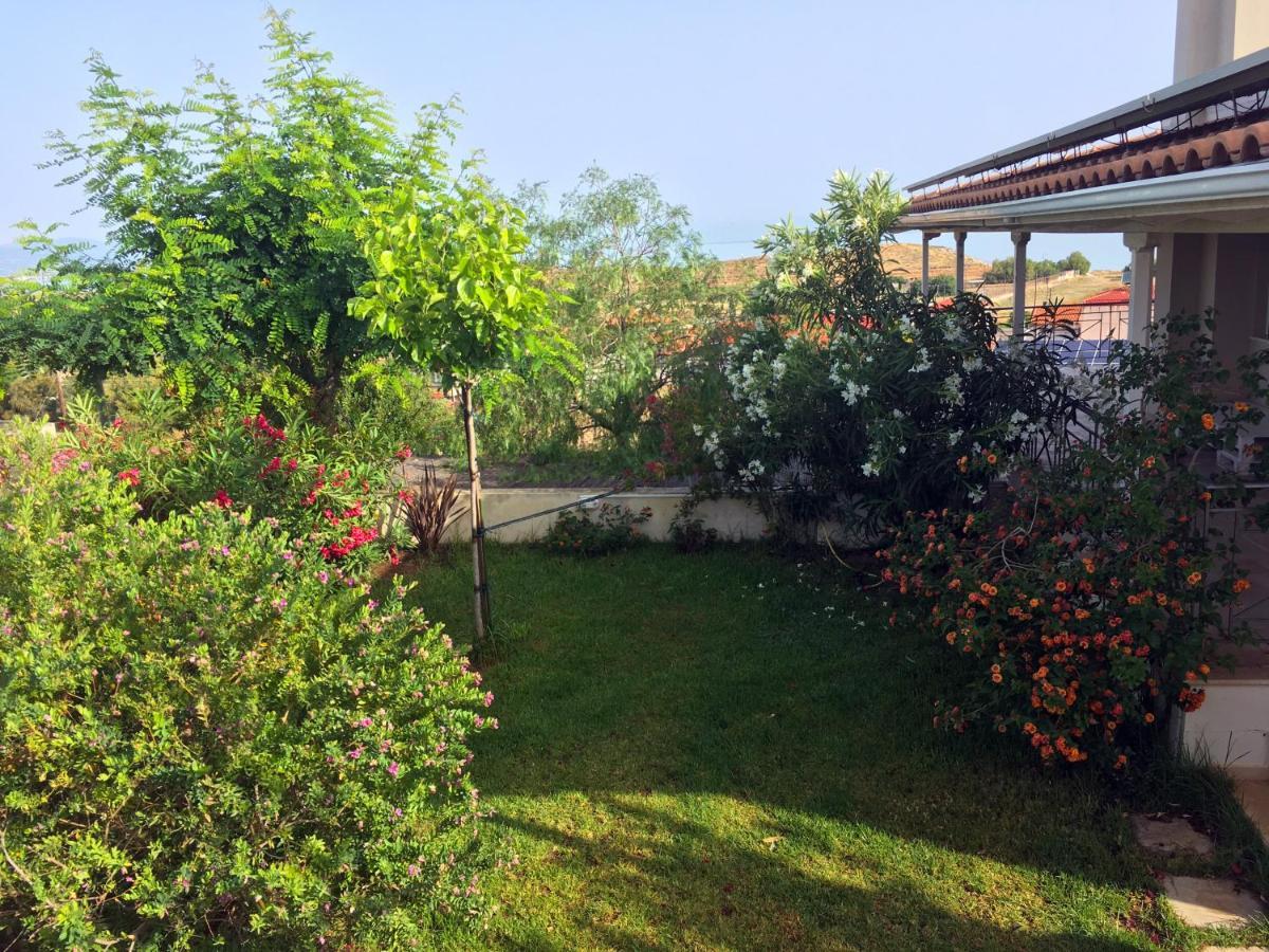 Corinthian Sun - Vacation Home Esterno foto